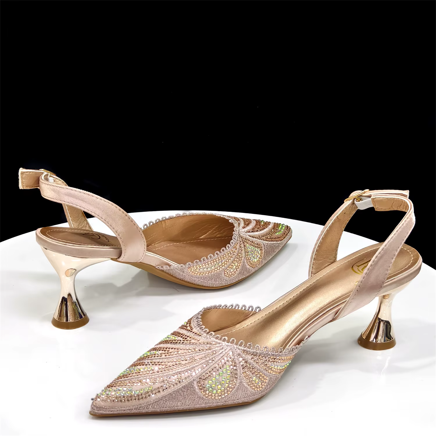 Venus Chan 2025 Talons hauts à bout pointu de couleur rose avec accents de diamants – Chaussures de