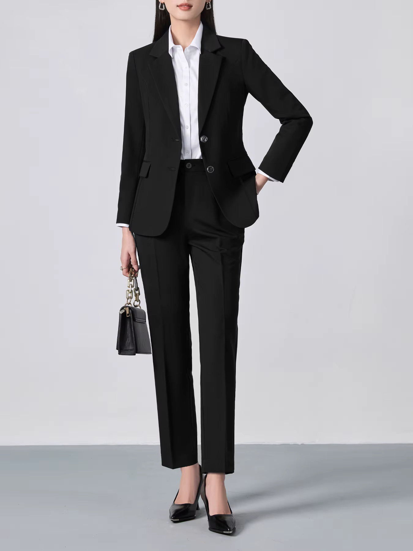 Ensemble de costume à revers cranté à simple boutonnage : blazer ajusté et pantalon formel, style de