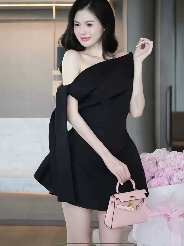 Mini robe Sexy à lacets, asymétrique épaule dénudée, Beige, noir, sans manches, col diagonale, ligne