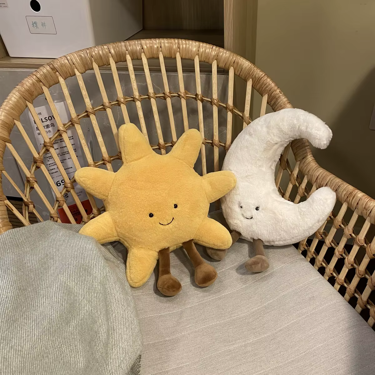Adorable sourire visage blanc lune jaune soleil peluche peluche mignon dessin animé météo peluche jo