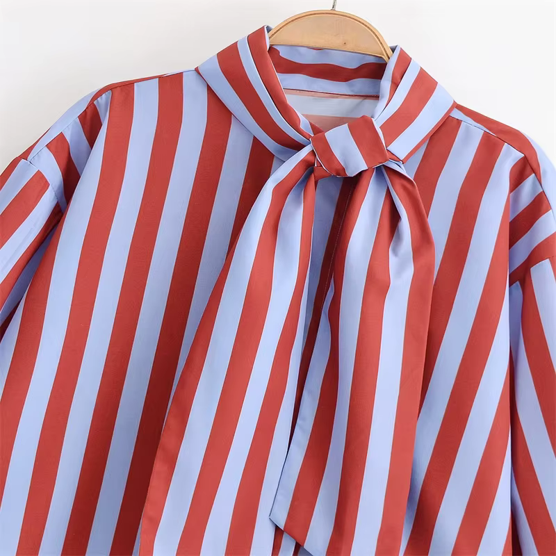 Chemise à rayures verticales rouges et bleues pour femmes, avec col noué, manches longues, ourlet in