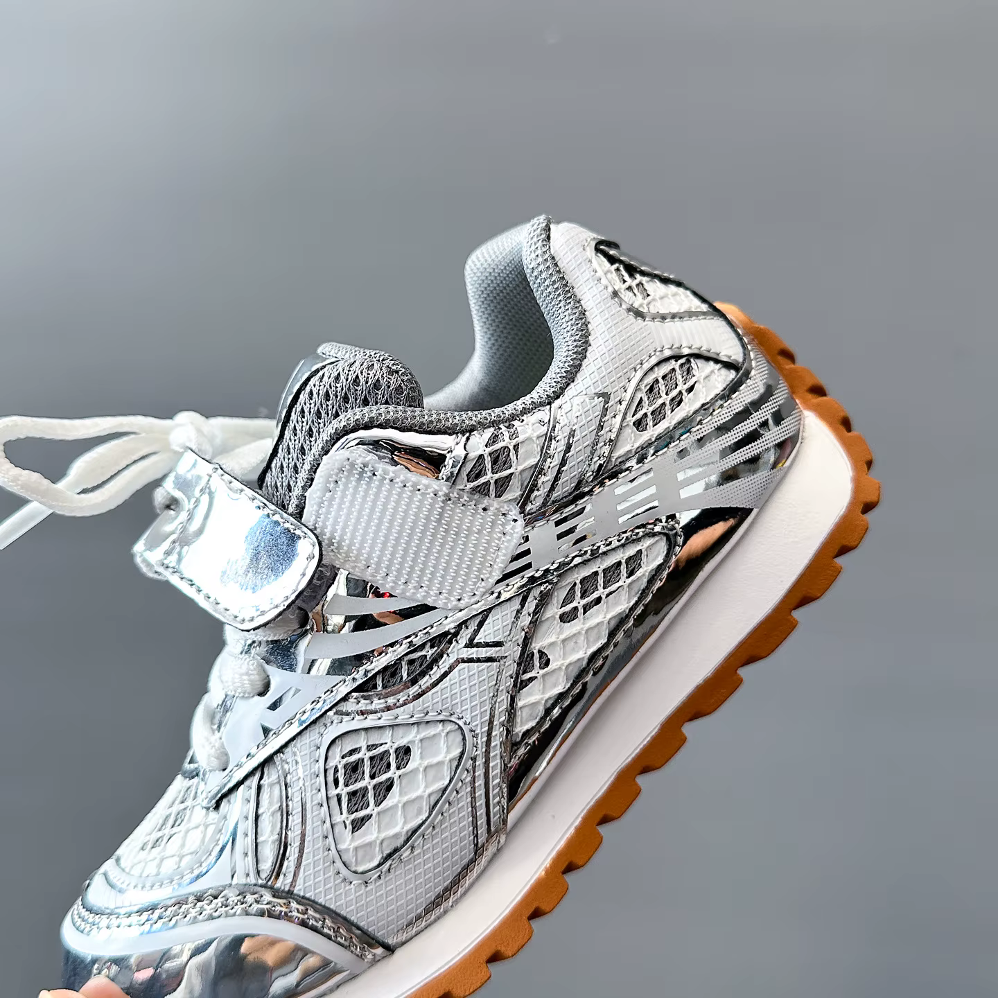 Baskets respirantes en maille de caoutchouc métallique pour enfants, chaussures de marche décontract