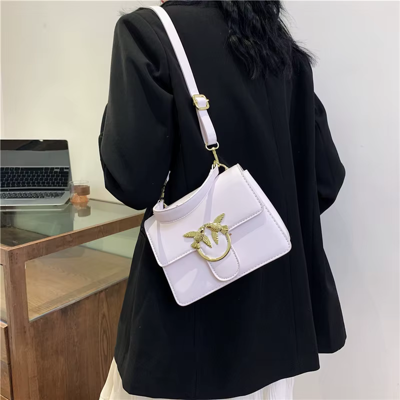Sac à langer de luxe stable avec un design bien structuré qui conserve sa forme même lorsqu'il est e