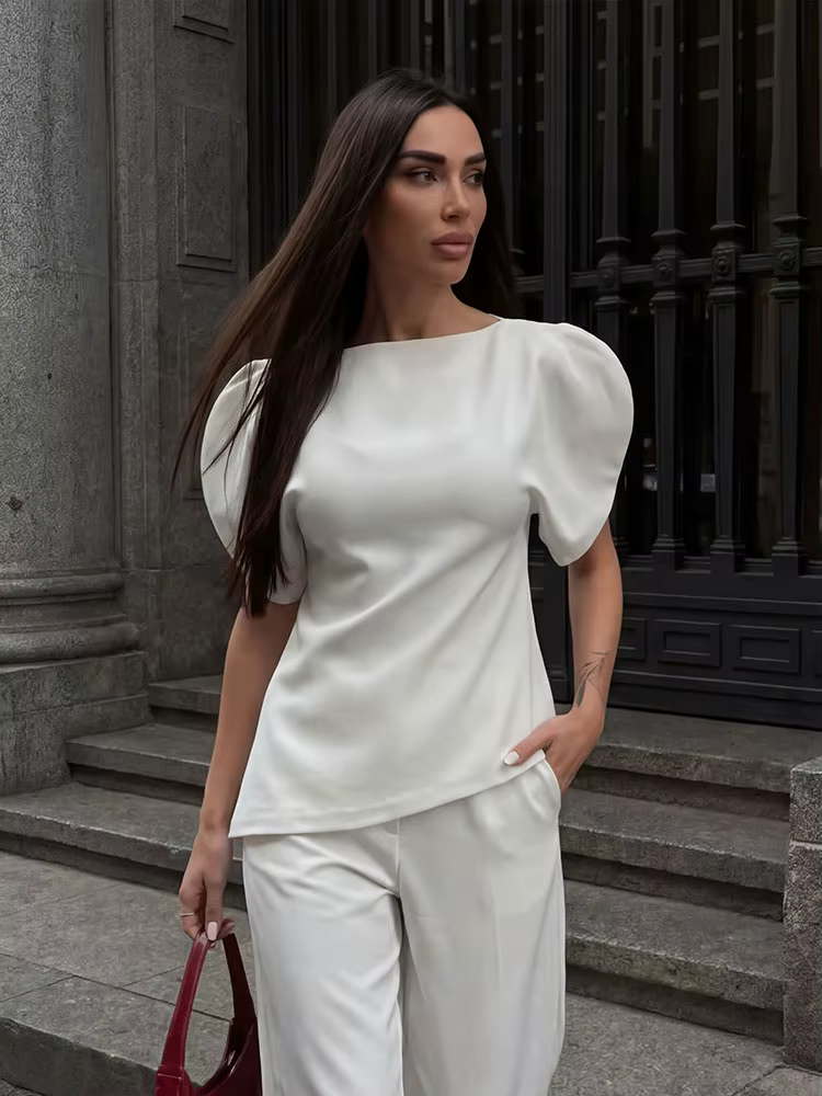 Blouse élégante blanche à manches bouffantes et ourlet asymétrique pour femme HH, col bateau uni, co