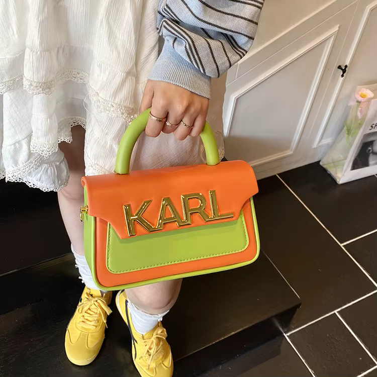 Sac à couches de rangement pratique avec plusieurs petites poches pour sucettes, lingettes et autres
