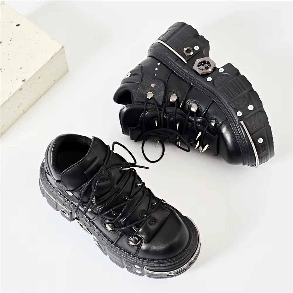 Punk femmes à lacets cheville Botas Mujer 2025 Rivet métal décoration bout rond fond épais bottes fe