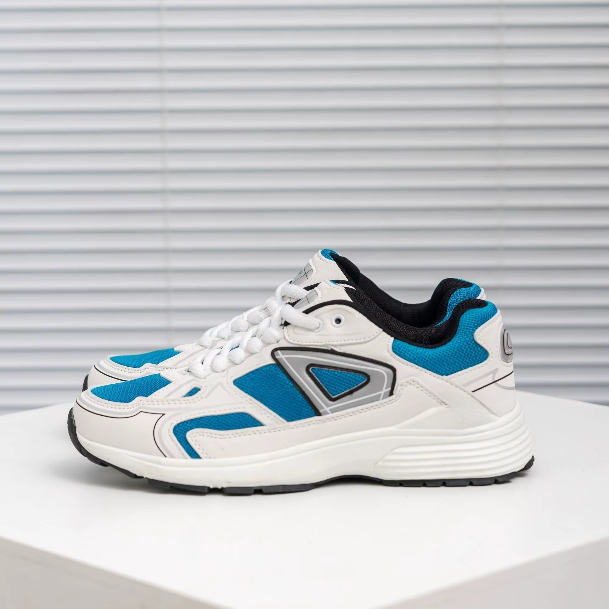 Chaussures de sport respirantes en maille pour hommes, style fin, nouvelle collection été, baskets d