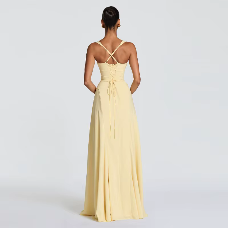 Robe longue jaune froncée à la poitrine avec dos croisé et lacets, fluide, longueur ras du sol, pour