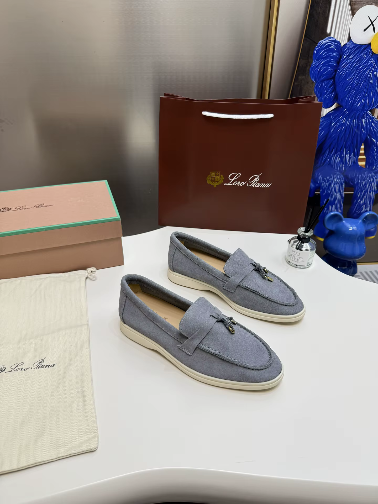 Nouveaux mocassins en daim pour femme Loro Piana Australis 2026, originaux et tendance, avec pompons