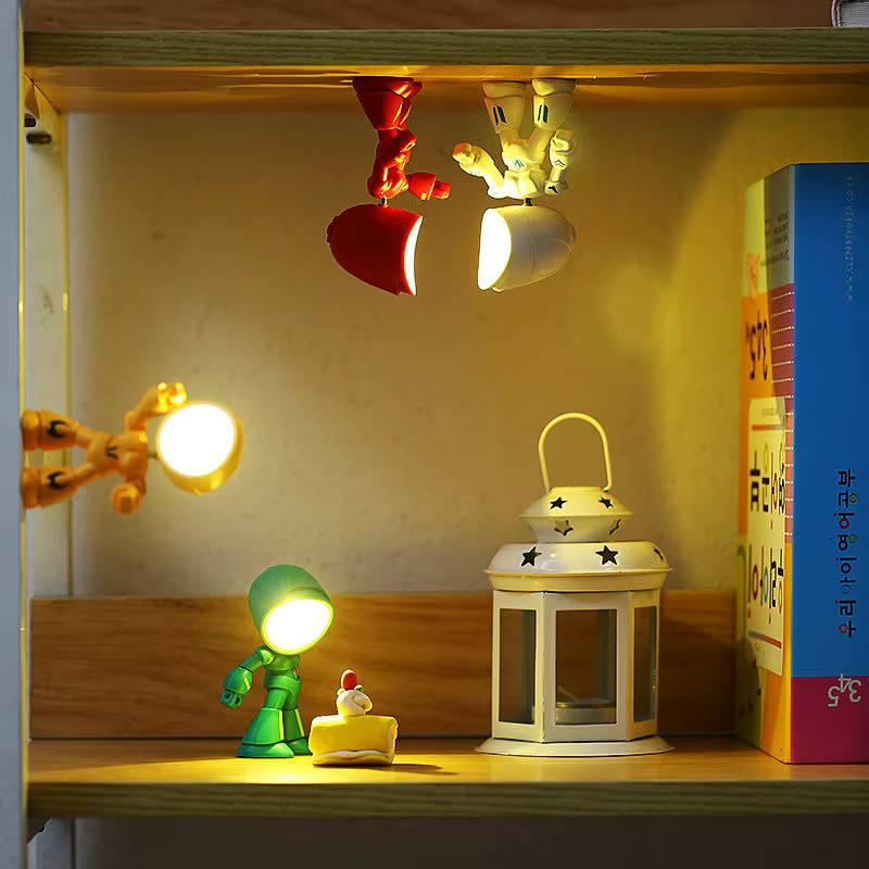 Mini veilleuse LED dessin animé mignon héros Police lampe de bureau ornement de bureau chevet chambr