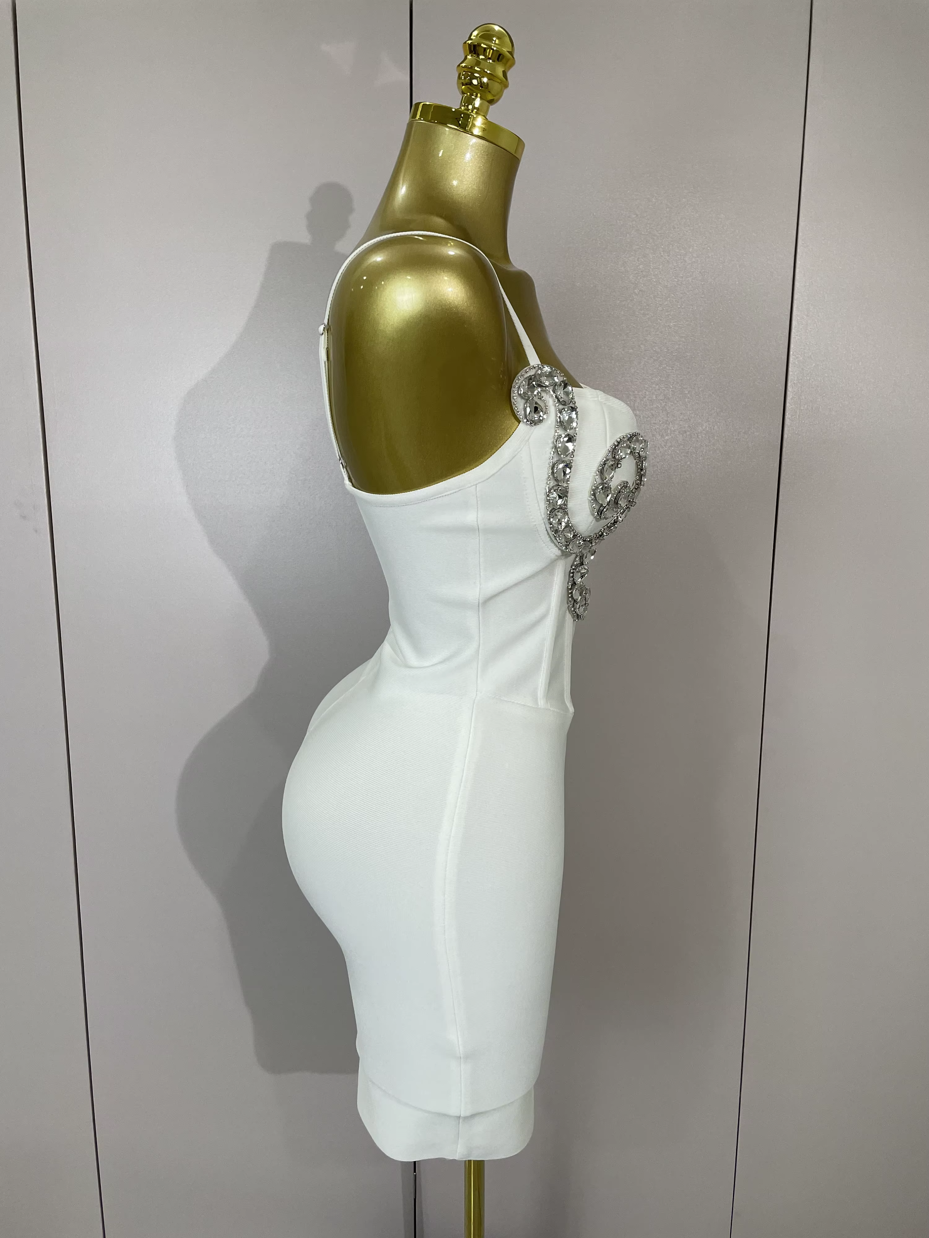 Robe à bandes blanche, Sexy, bretelles Spaghetti, col en V, cristal, sans manches, élégante, soirée,