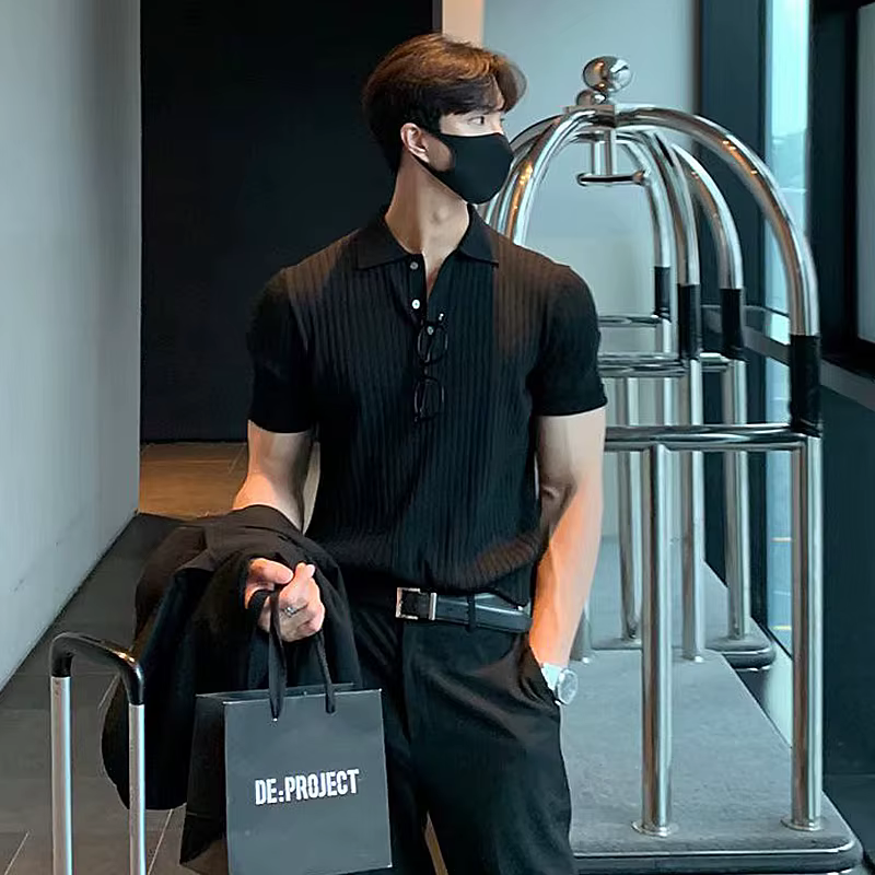 Vêtements d'été pour hommes rétro tricot revers rayé Polo couleur unie à manches courtes mode léger 