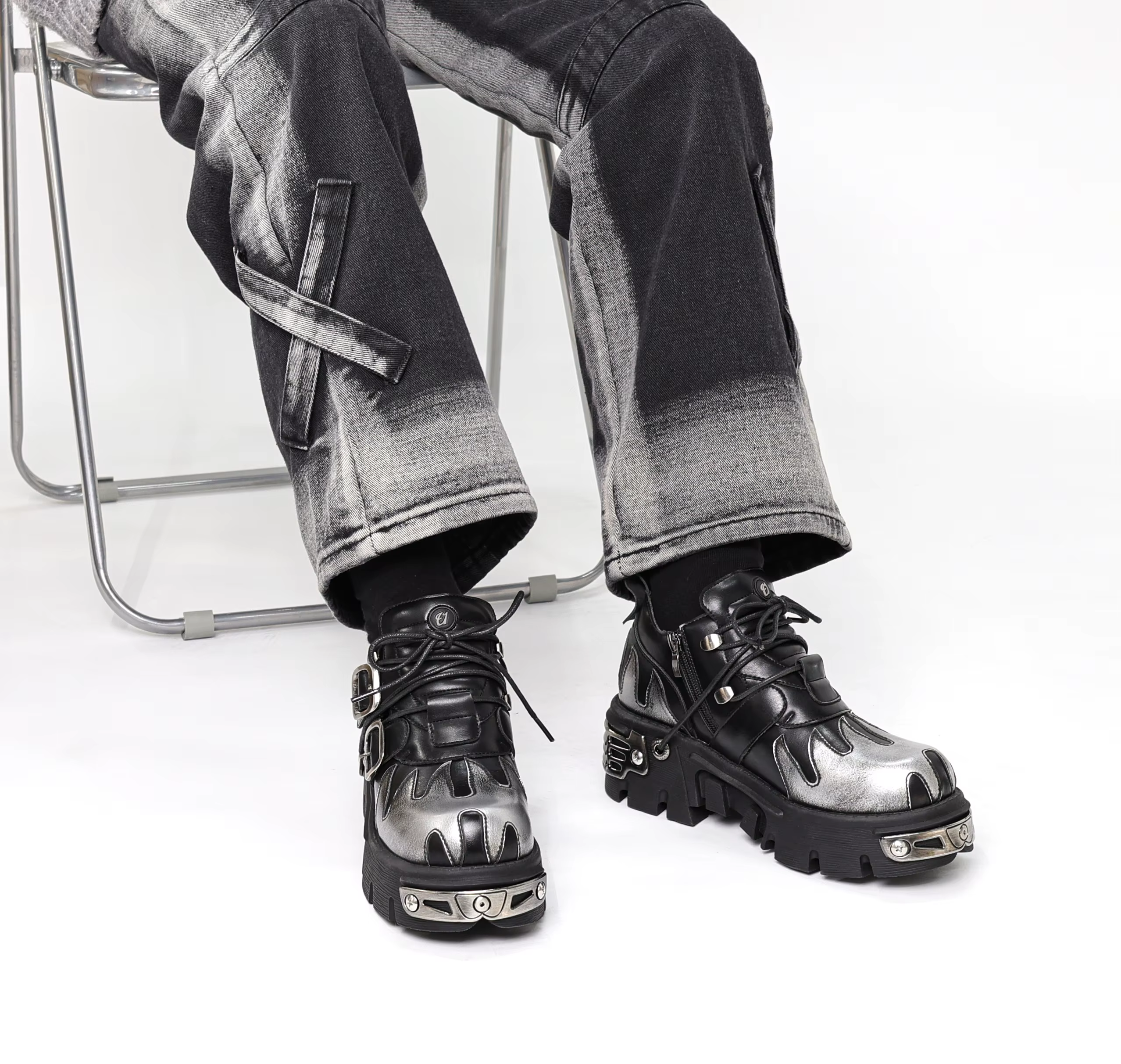 Chaussures de Couple Rock Vintage pour hommes et femmes, bottes rétro en cuir Punk foncé, Design de