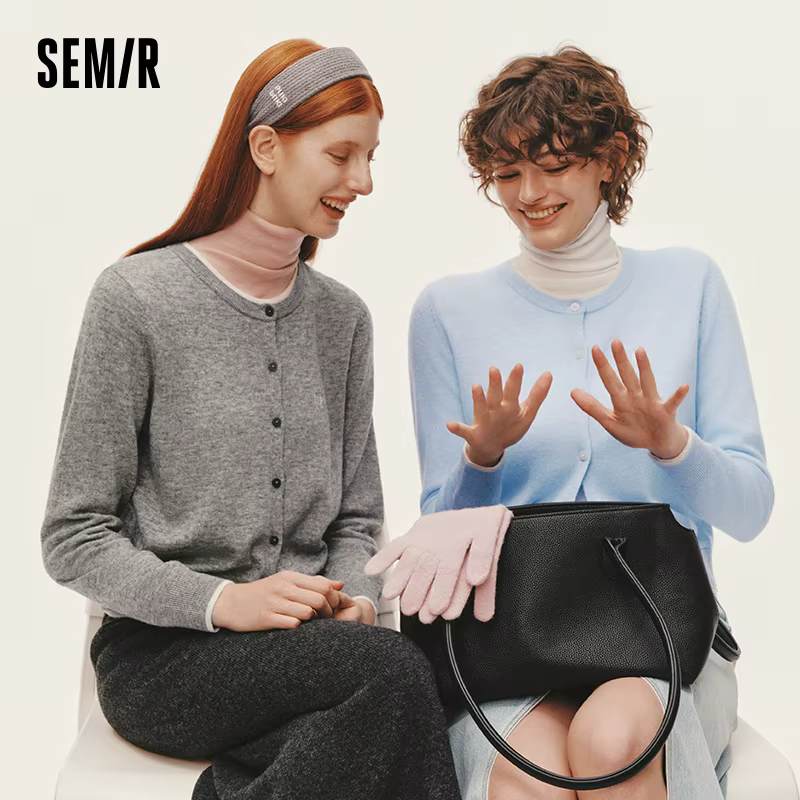 Semir tricoté pull coupe ajustée brodé pull femmes 2025 hiver Style court col rond haut superposé