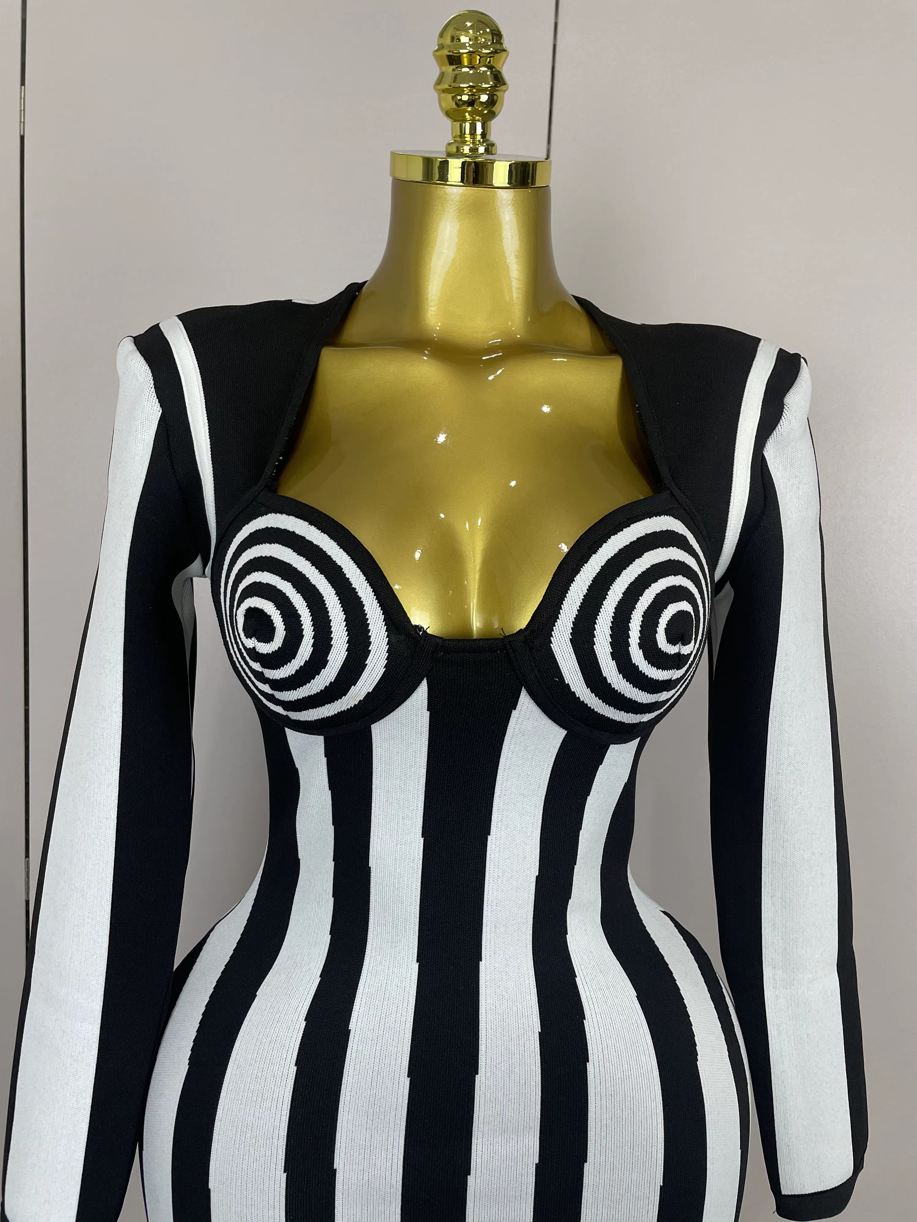 2025 luxe Sexy à manches longues rayure noir blanc Mini robe de pansement femmes tricoté célébrité é