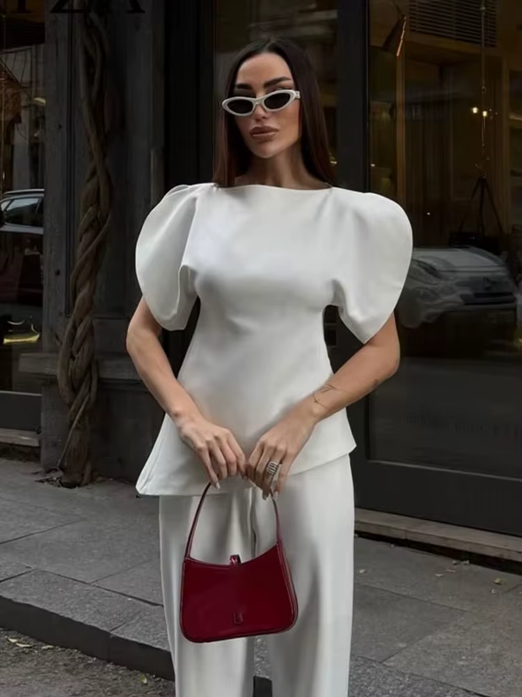 Blouse élégante blanche à manches bouffantes et ourlet asymétrique pour femme HH, col bateau uni, co
