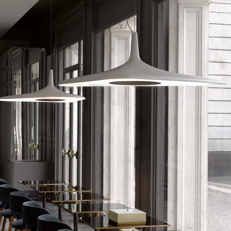 Plafonnier LED suspendu noir/blanc au design italien irrégulier, design post-moderne minimaliste, éc