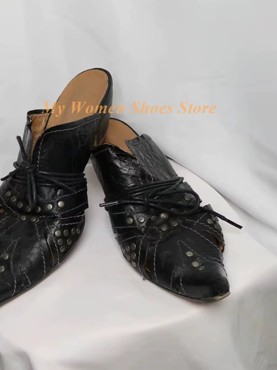 Mules à rivets et lanières, bout pointu sexy, en cuir noir mat, style défilé, collection Printemps-É