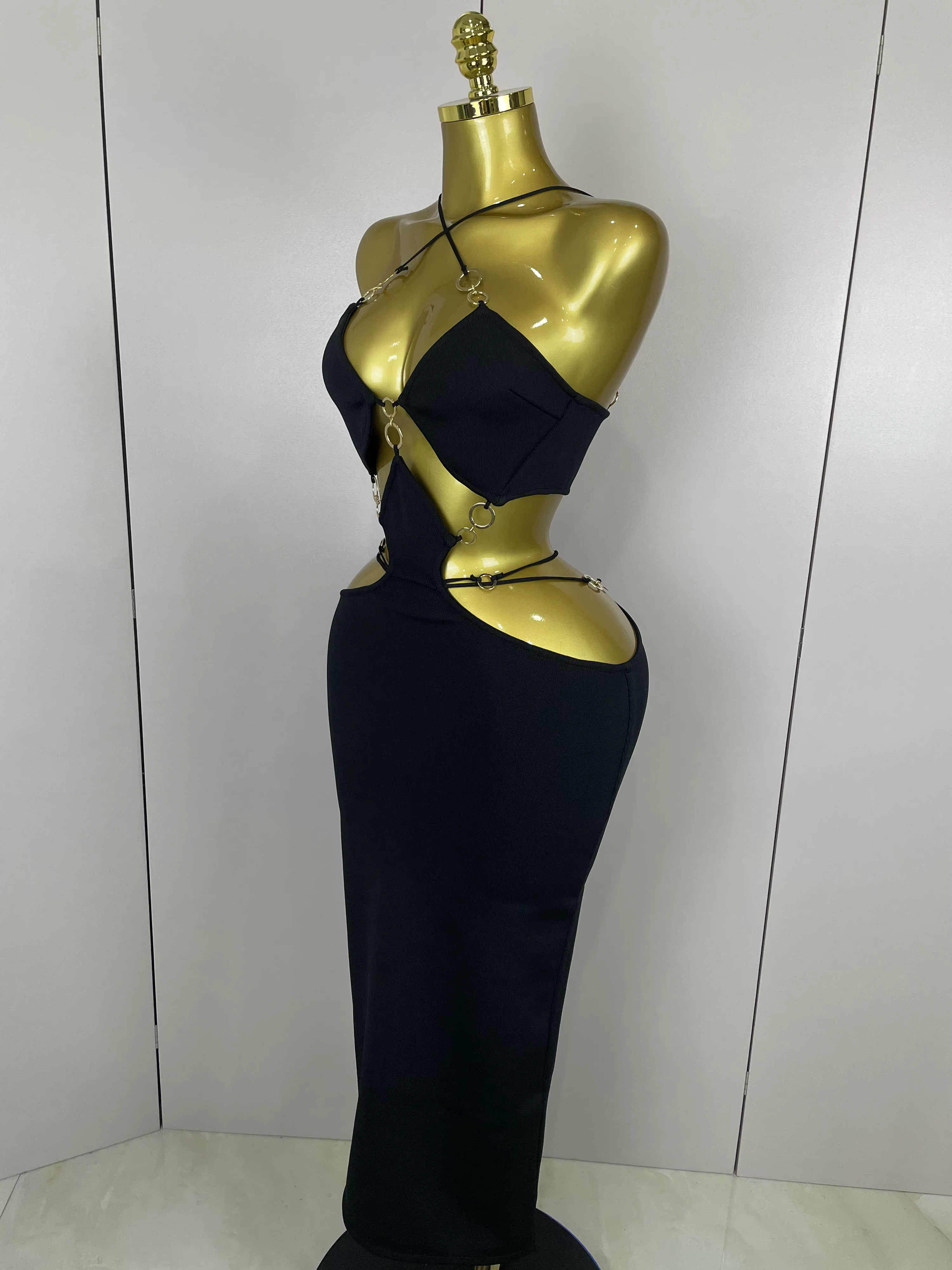 Sexy licou évider sans manches noir rouge moulante longue robe de pansement 2025 femmes célébrer élé