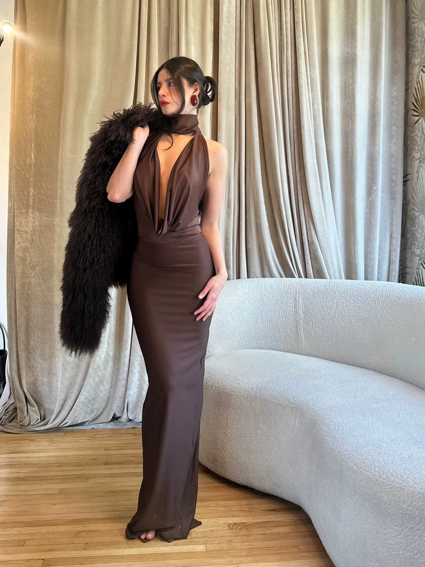 Robe longue moulante élégante Hugcitar à col halter, décolleté en V, dos nu, boutons et fente, sexy,