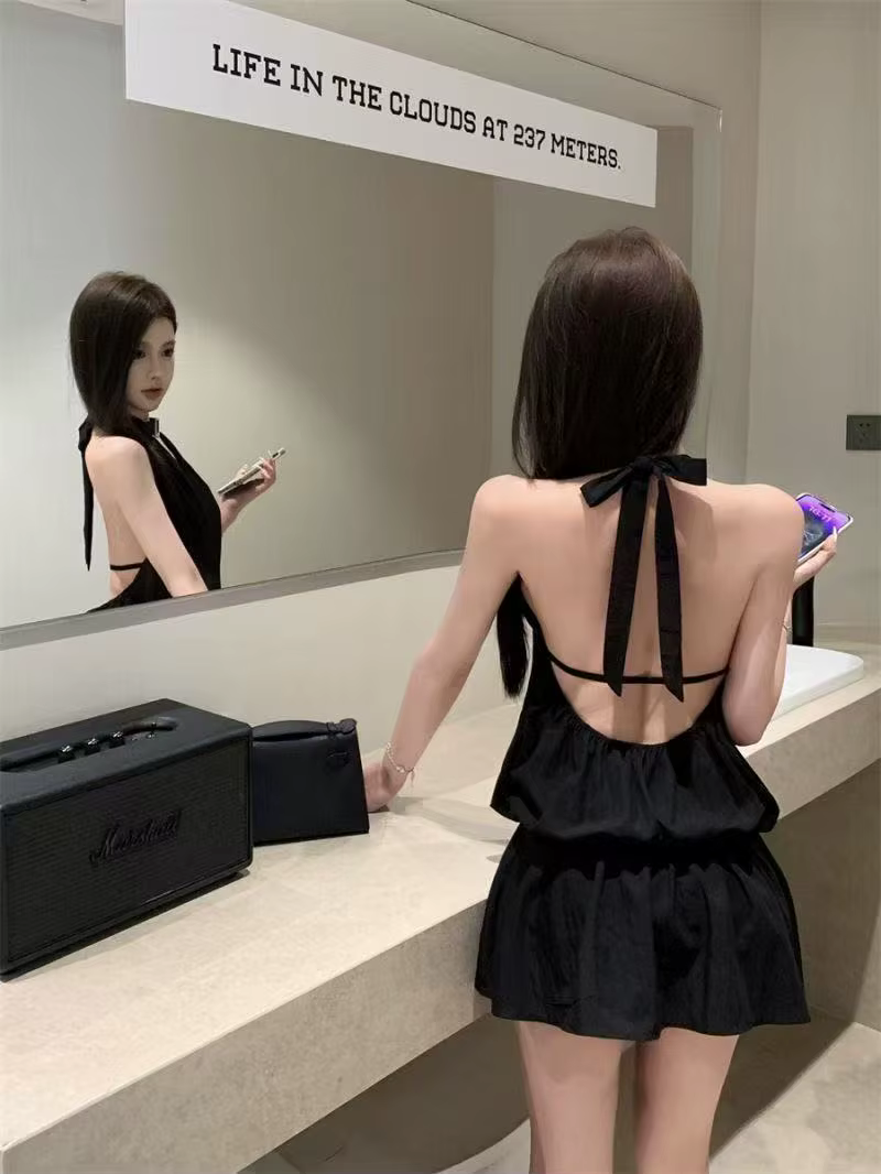 La nouvelle robe dos nu à col licou de couleur unie de Y2K est une jupe courte sexy, élégante et ami