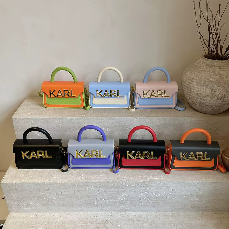 Sac à couches de rangement pratique avec plusieurs petites poches pour sucettes, lingettes et autres