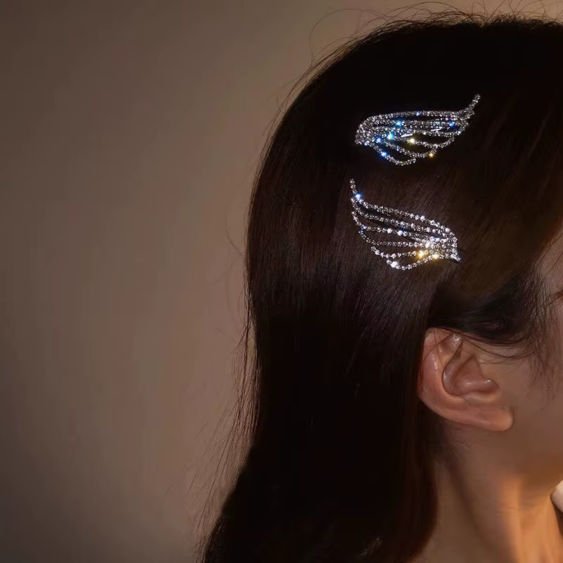 Épingles à cheveux ailes d'ange brillantes à la mode, strass couleur argent, pinces à cheveux en mét