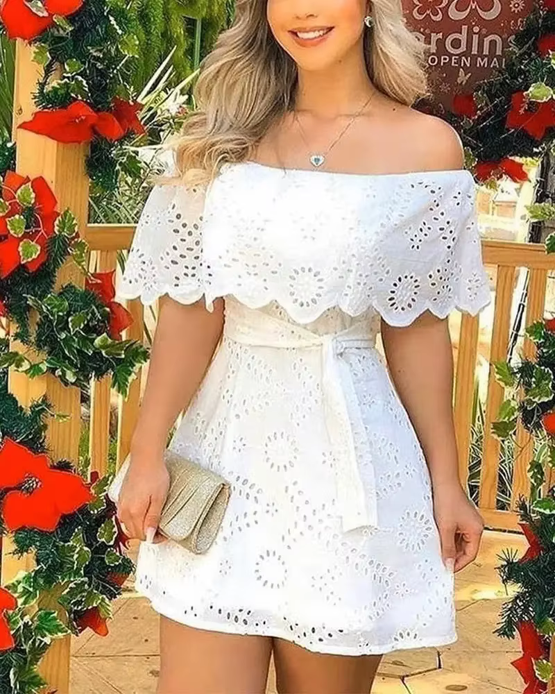 Robe d'été blanche ajourée pour femmes, nouvelle mode, épaules dénudées, Mini robe à lacets, épissur