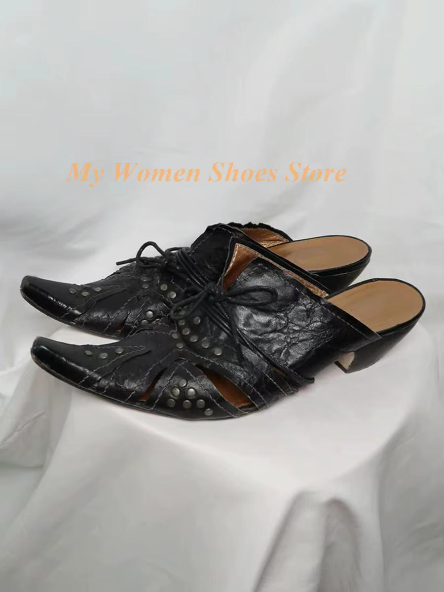 Mules à rivets et lanières, bout pointu sexy, en cuir noir mat, style défilé, collection Printemps-É