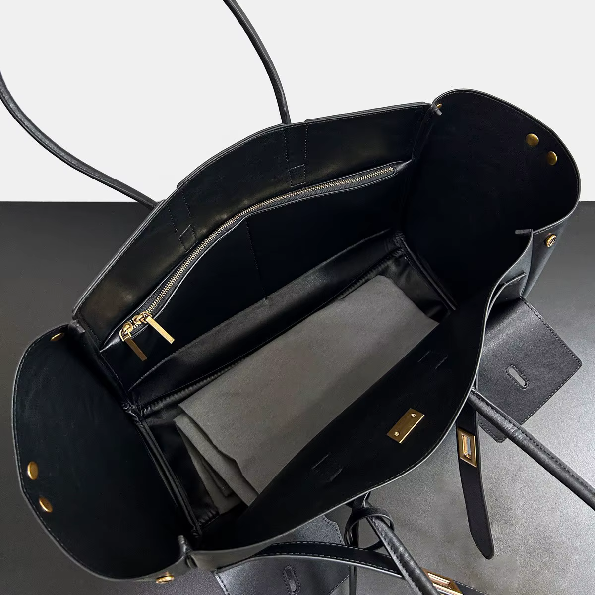 Sac à bandoulière de luxe grande capacité en cuir noir de haute qualité avec fermoir argenté/doré, s
