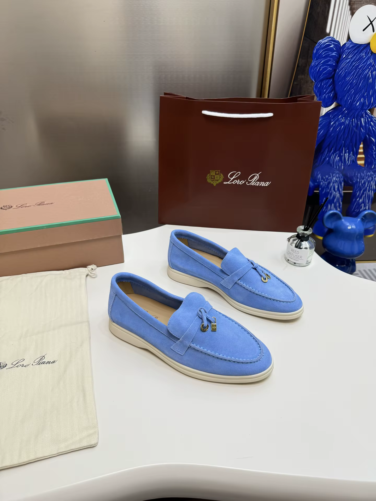 Nouveaux mocassins en daim pour femme Loro Piana Australis 2026, originaux et tendance, avec pompons
