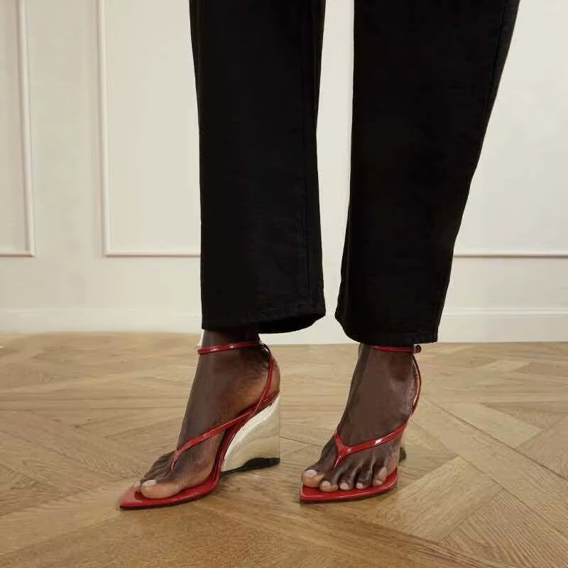 Sandales compensées transparentes sexy été 2026, chaussures polyvalentes à boucle pour défilés de mo