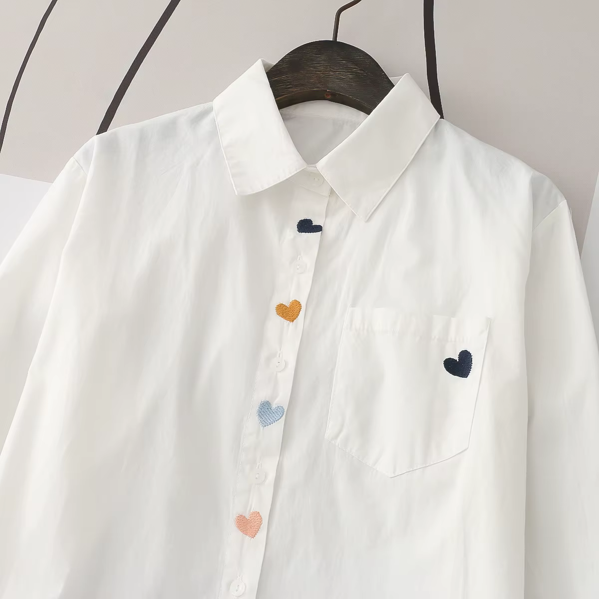 Chemises blanches brodées de coeur pour femmes, col rabattu, chemisier décontracté, manches longues,