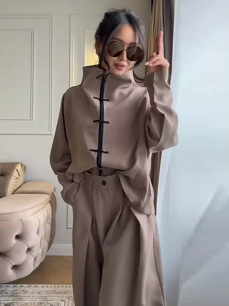 Ensemble deux pièces pour femme : Haut à col montant zippé à manches longues avec nœud et boutons, p