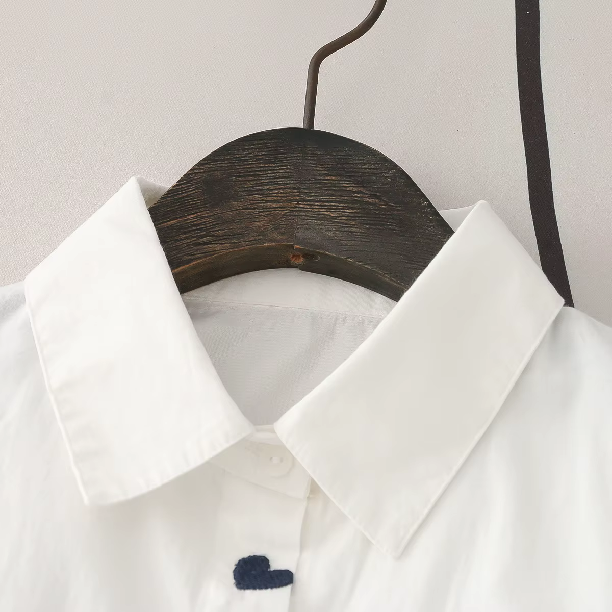 Chemises blanches brodées de coeur pour femmes, col rabattu, chemisier décontracté, manches longues,