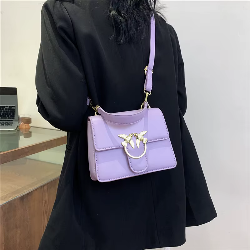 Sac à langer de luxe stable avec un design bien structuré qui conserve sa forme même lorsqu'il est e