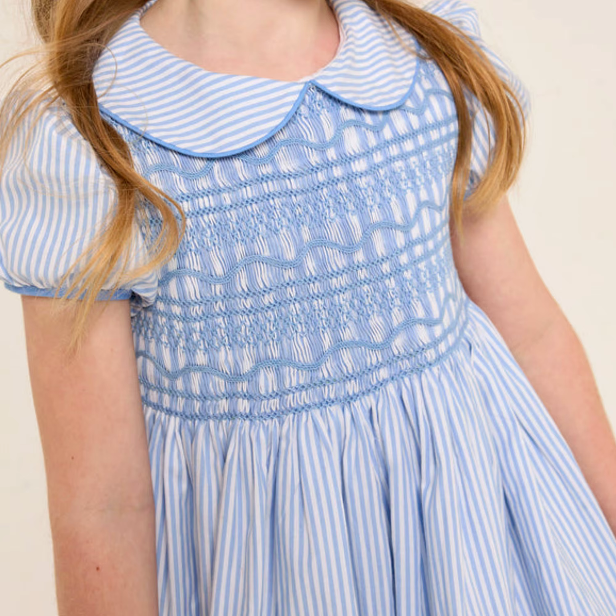Robe à rayures bleues et blanches pour filles, col Peter Pan smocké à la main, manches courtes, vête