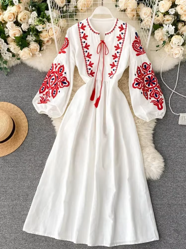 Robe plissée à fleurs brodées bohème pour femmes, col rond, manches lanterne, taille haute, tout mat