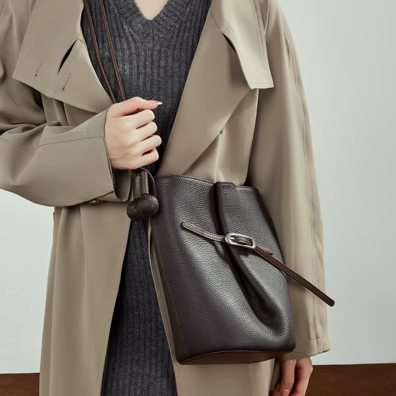 BURMINSA Sacs seau de luxe en cuir véritable pour femmes, sacs à bandoulière minimalistes de créateu