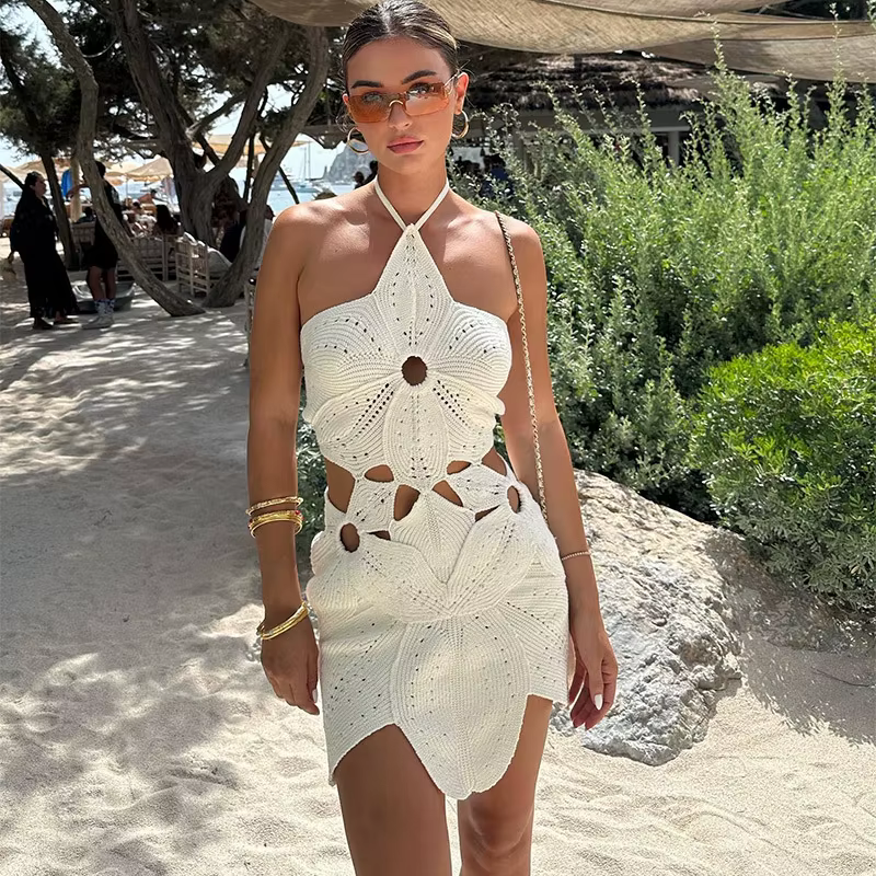 Robe de plage Sexy pour femmes, col licou, élégante, sans manches, dos nu, ajourée, tricotée, irrégu
