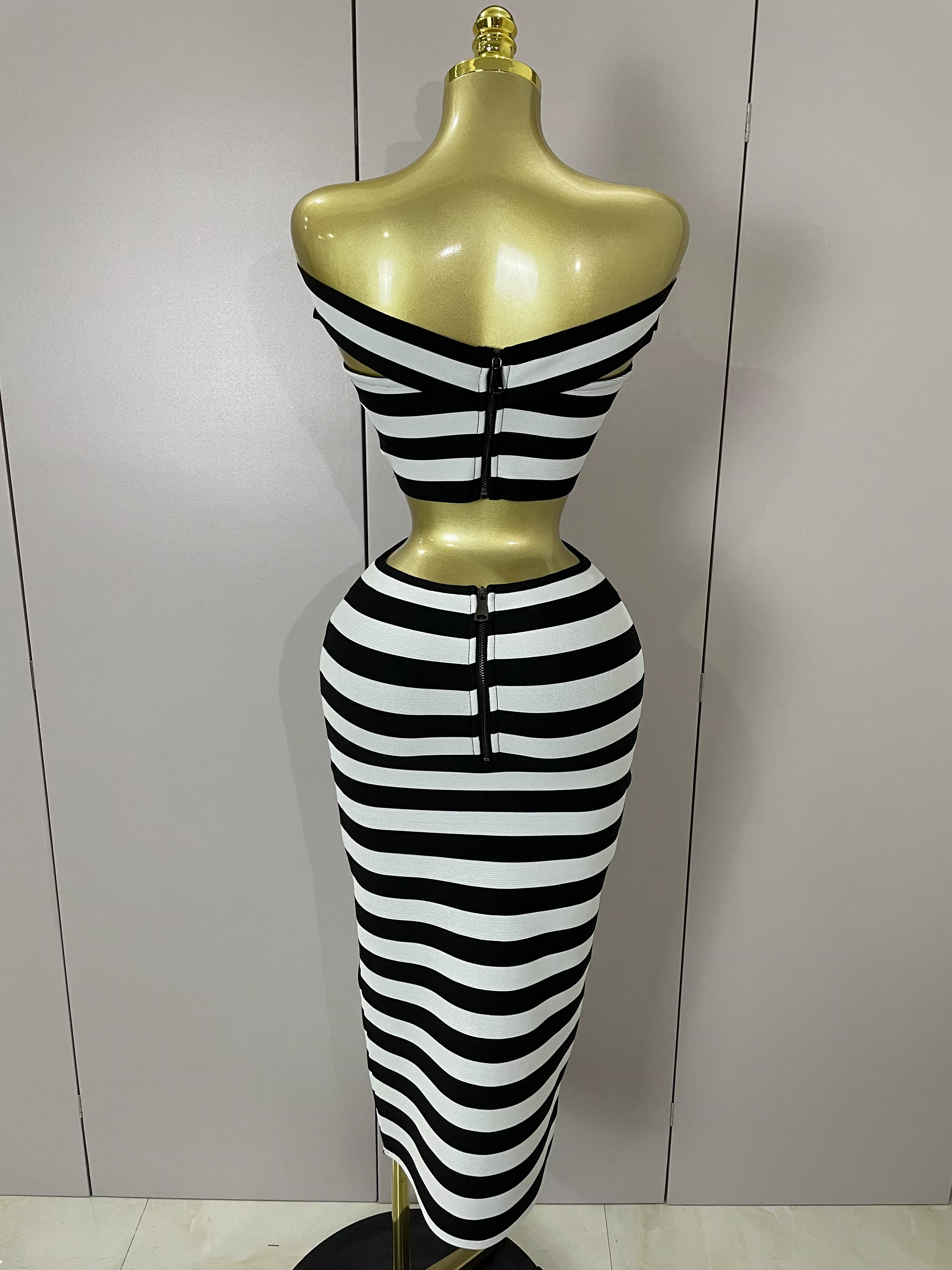 Mini ensemble deux pièces à bandes pour femmes, épaules dénudées, boutons rayés, Sexy, célébrité, st