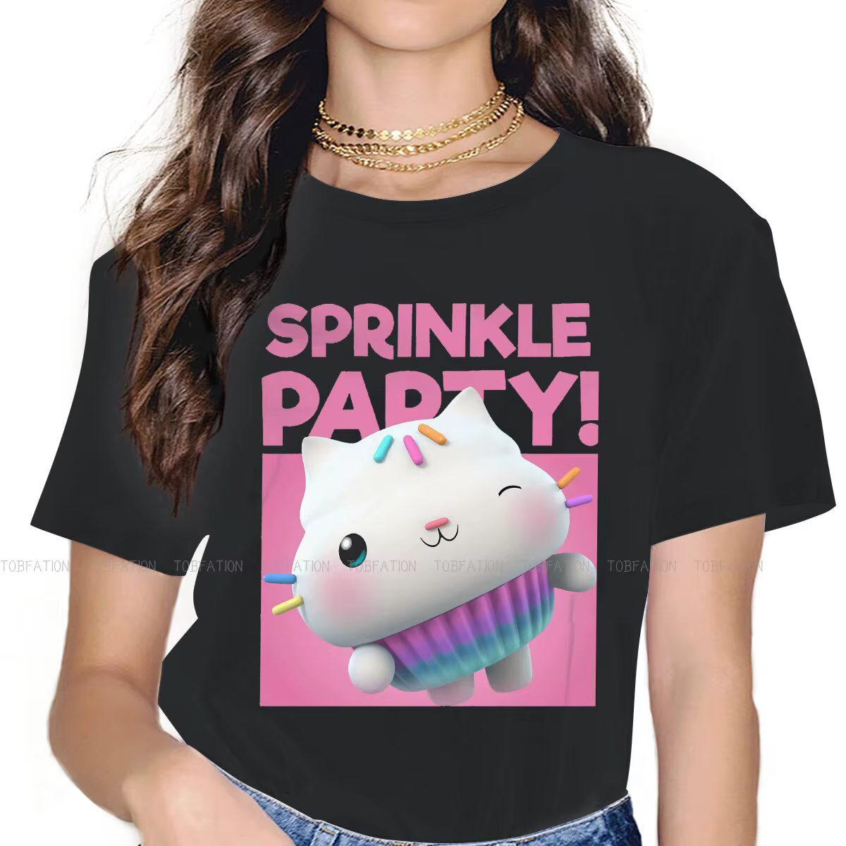 T-shirt à col rond pour femme, vêtement de base en tissu, motif dessin animé, maison de poupée, Gabb