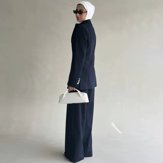 VTKW Nouvelle Collection 2026 – Ensemble Blazer et Pantalon Large Bleu Marine à Rayures Fines pour F