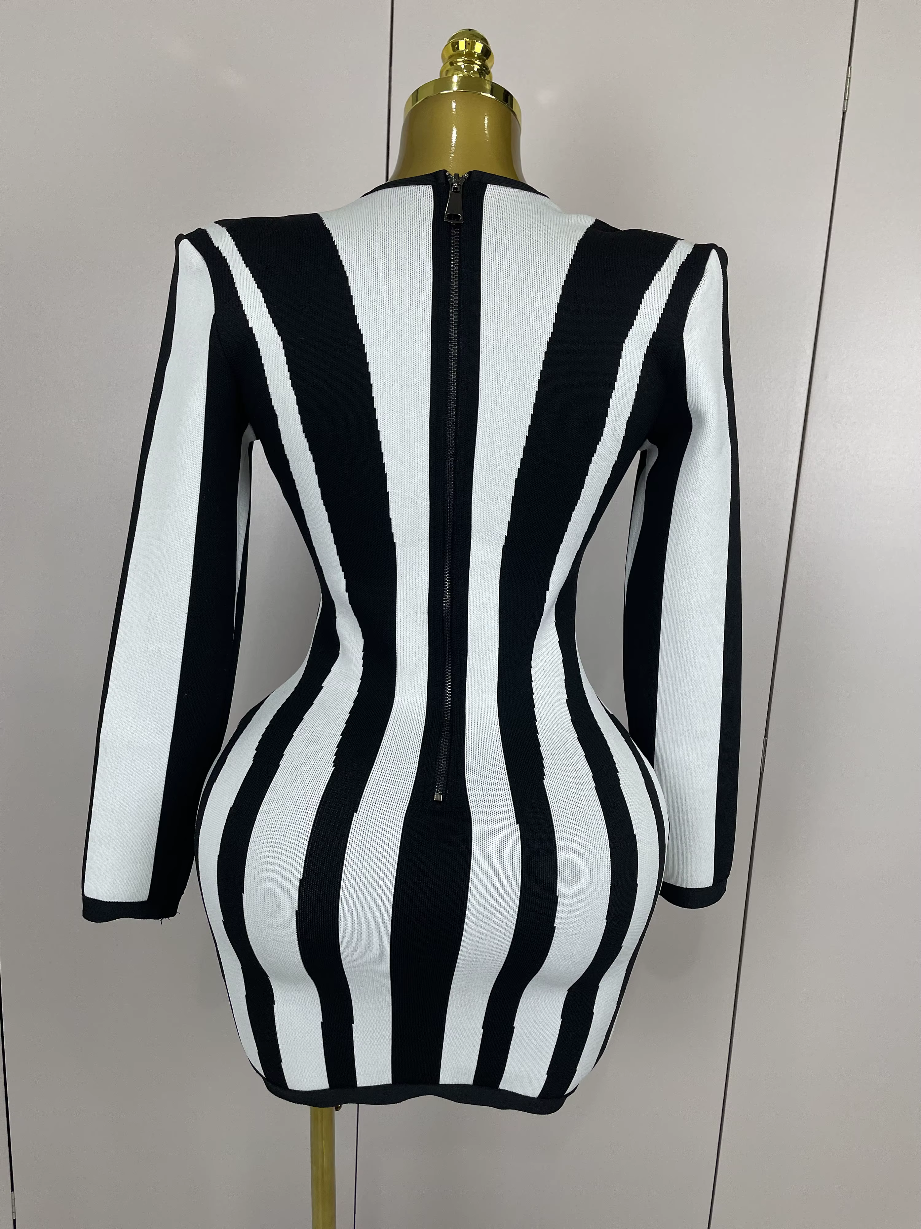 2025 luxe Sexy à manches longues rayure noir blanc Mini robe de pansement femmes tricoté célébrité é