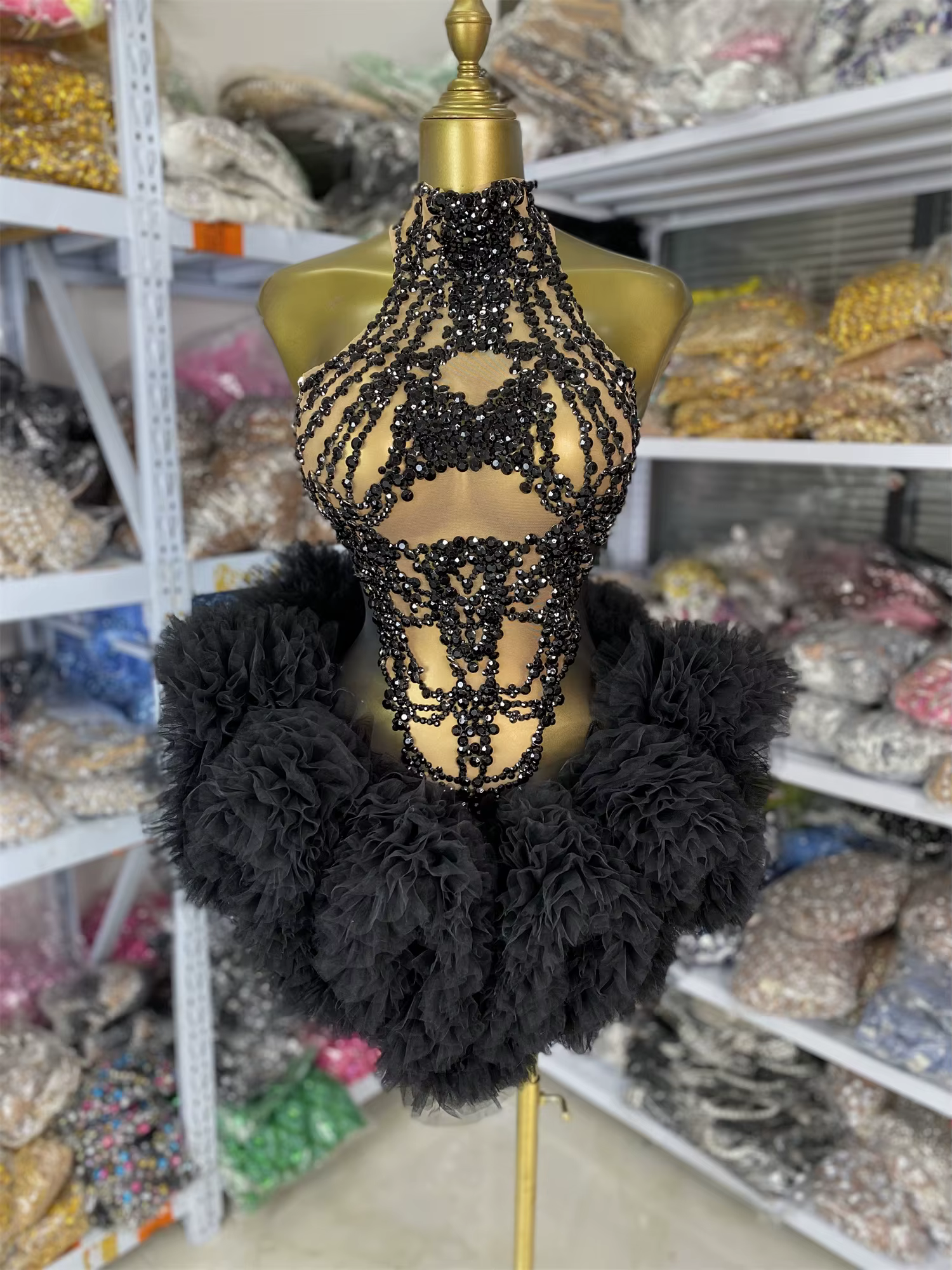 Discothèque Bar femme chanteur robe noir paillettes strass bulle une pièce occasion spéciale soirée