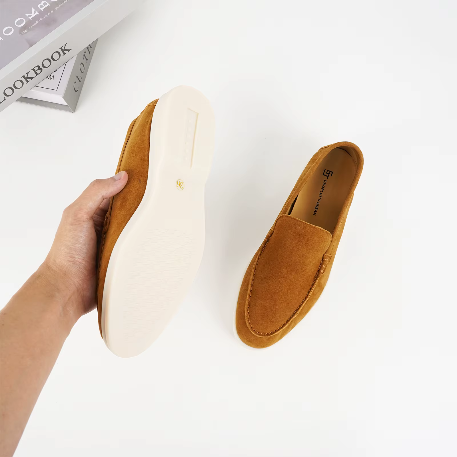2025 Mocassins confortables en cachemire antidérapants pour femmes, chaussures de conduite à bout ro