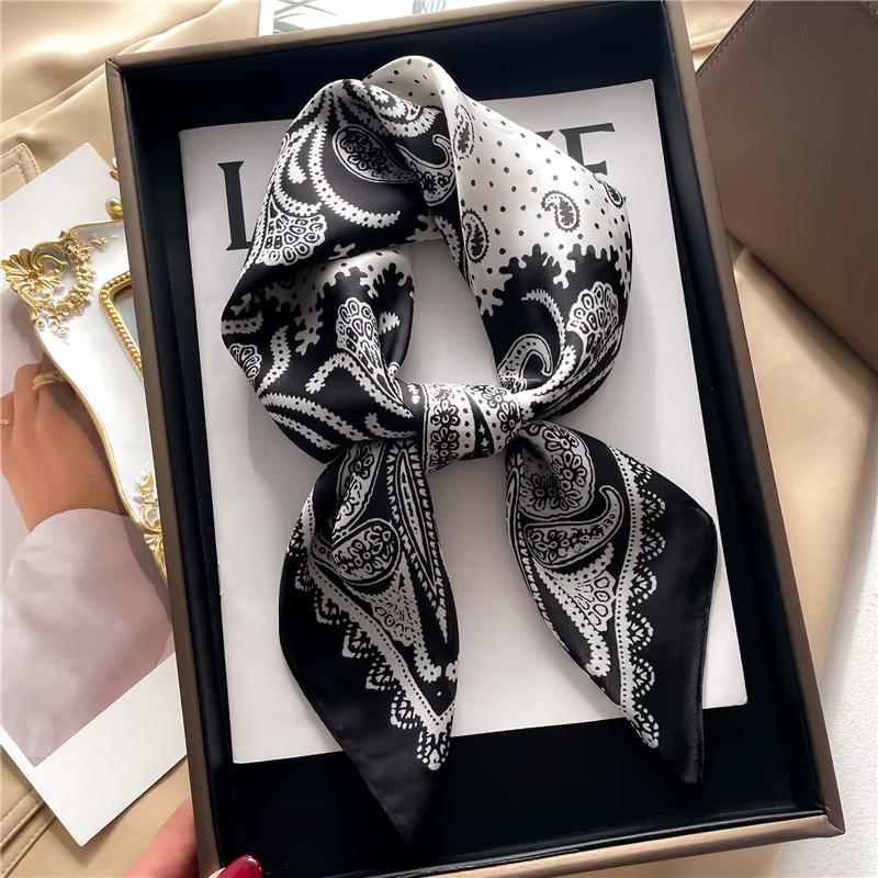 Foulard carré imprimé Paisley pour femmes, en Satin doux, semblable à de la soie, fin, Style Mature,
