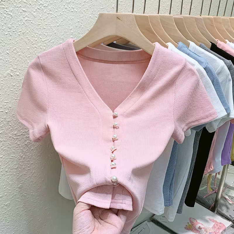T-shirt court à col en V avec boutons en perles pour femme, cardigan slim, monochrome, t-shirt d'été