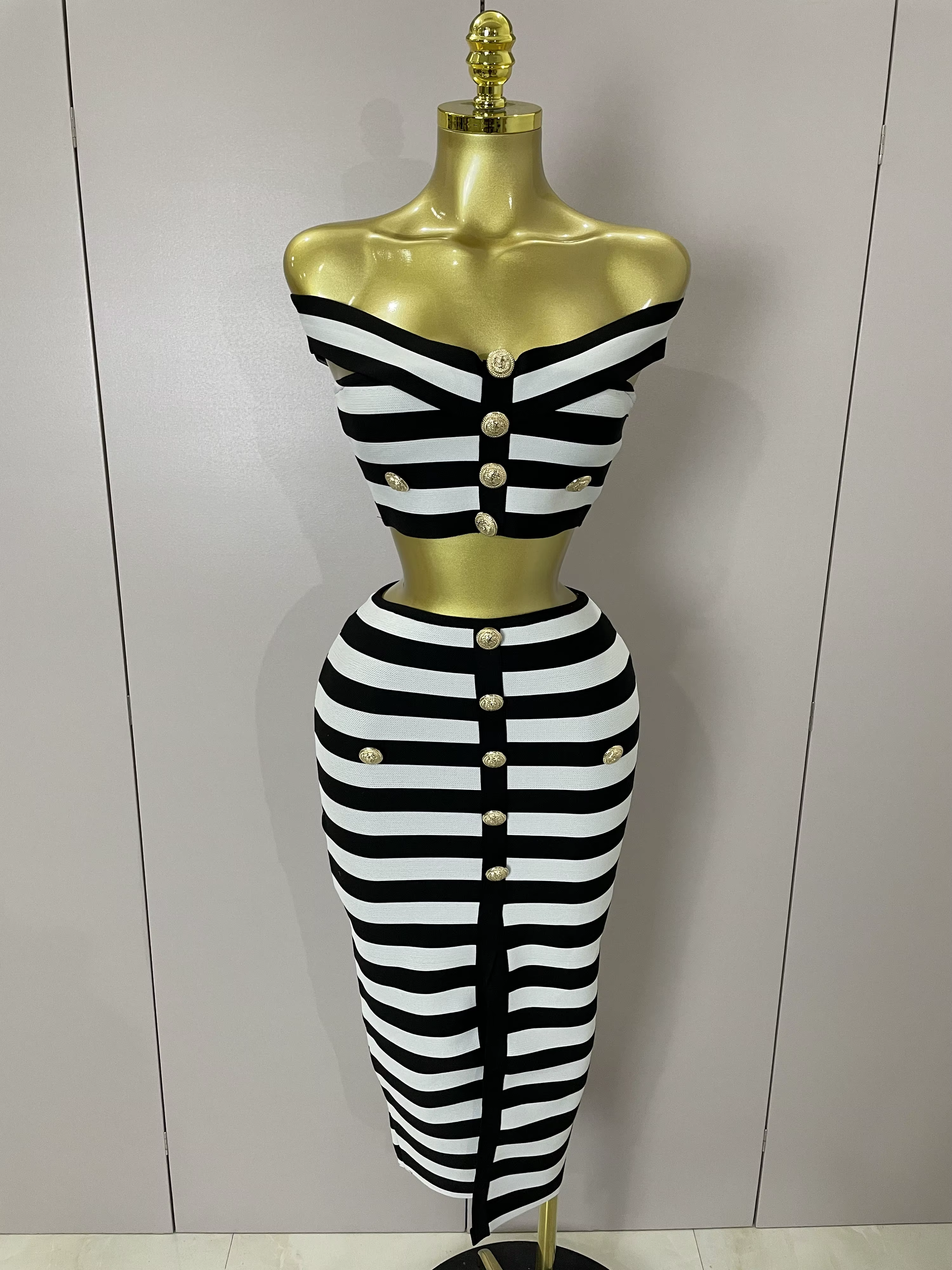 Mini ensemble deux pièces à bandes pour femmes, épaules dénudées, boutons rayés, Sexy, célébrité, st