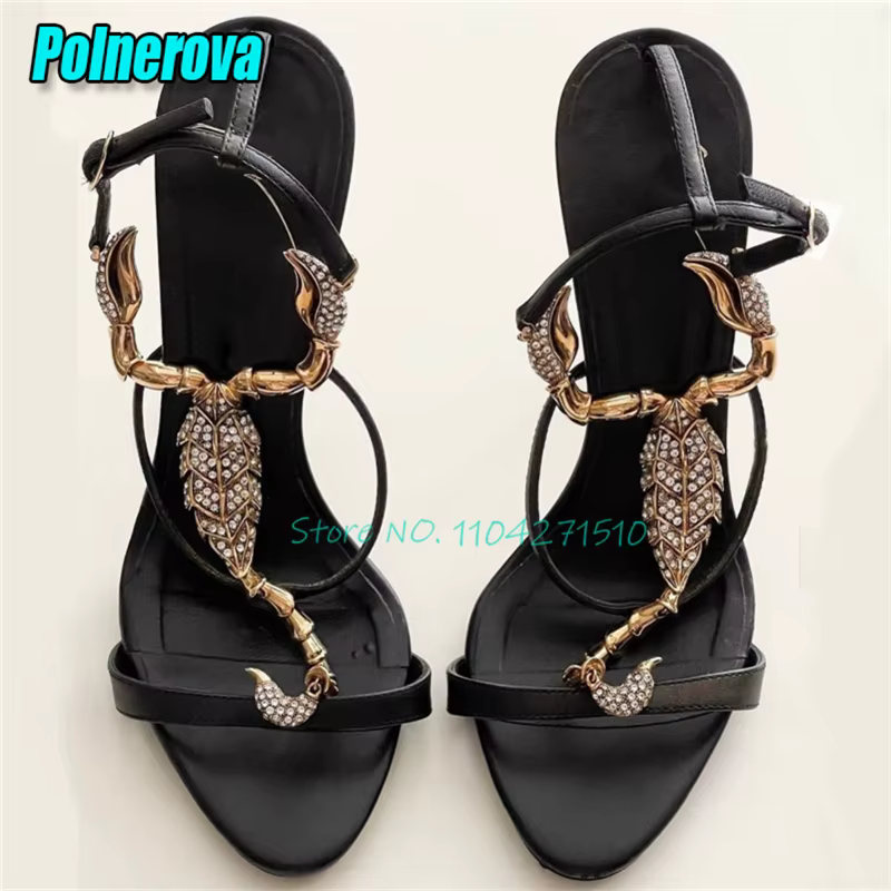 Cristal Scorpion décor t-strap sandales de luxe en cuir noir bout ouvert cheville boucle talons haut